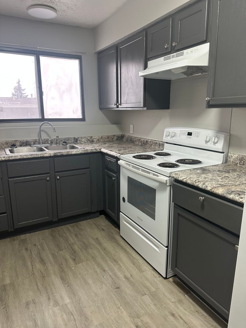 Davenport Apartment: 7106 Hillandale Rd.