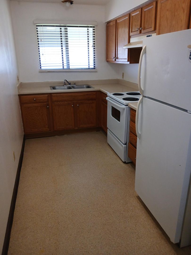 Davenport Apartment: 7104 Hillandale Rd.