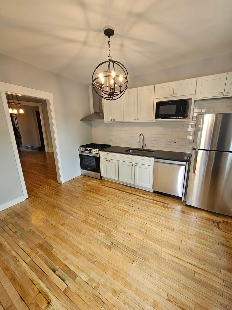 Mpls Apartment: 905 West Franklin