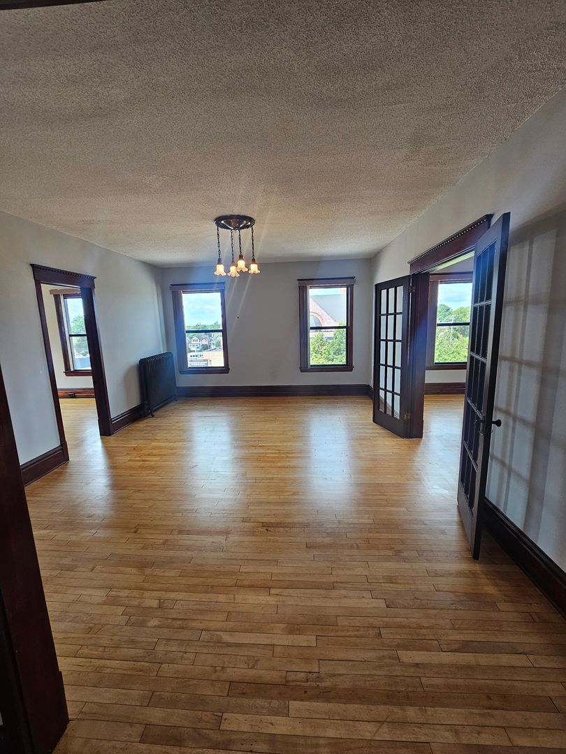 Mpls Apartment: 905 West Franklin