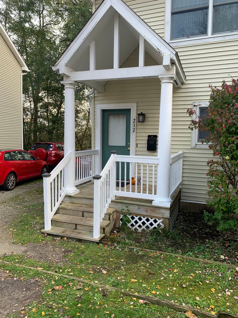 Ann Arbor Apartment: 210/212 Brookridge Ct.