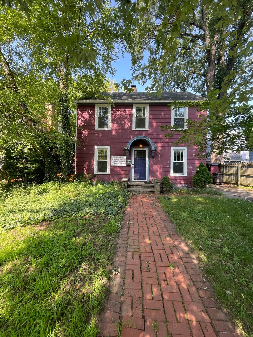 Ann Arbor House: 1404 E. Park Place