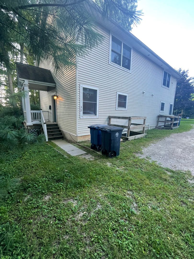 Ann Arbor Apartment: 230/232 Brookridge Ct.