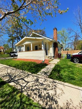 Two Rooms Still Open Near U-M | Wi-Fi, Parking & Laundry | Furnishings & Flexible Leases