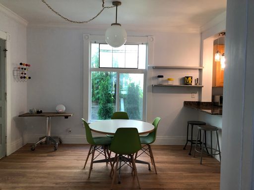 Spacious Four Bedroom in Prime Location! – photo 1