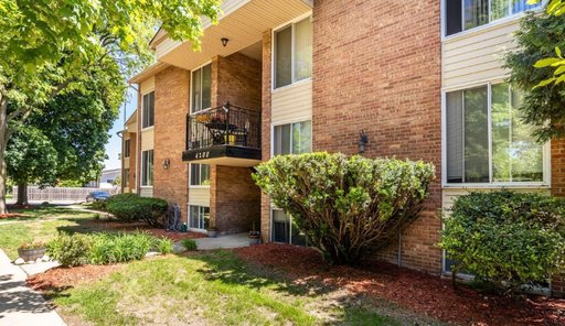 2-Bedroom Garden-Level Unit | Parking, Patio & Water Included – photo 1