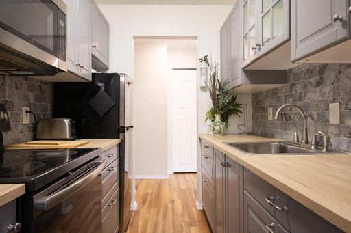 Large Renovated Condo near EMU – photo 1