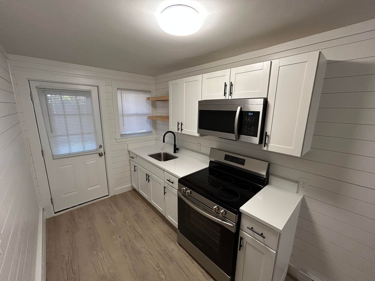 Hull Apartment: 750 Nantasket Ave, 43B St, 44 B St, 153A Samoset Ave, 125 Samoset Ave