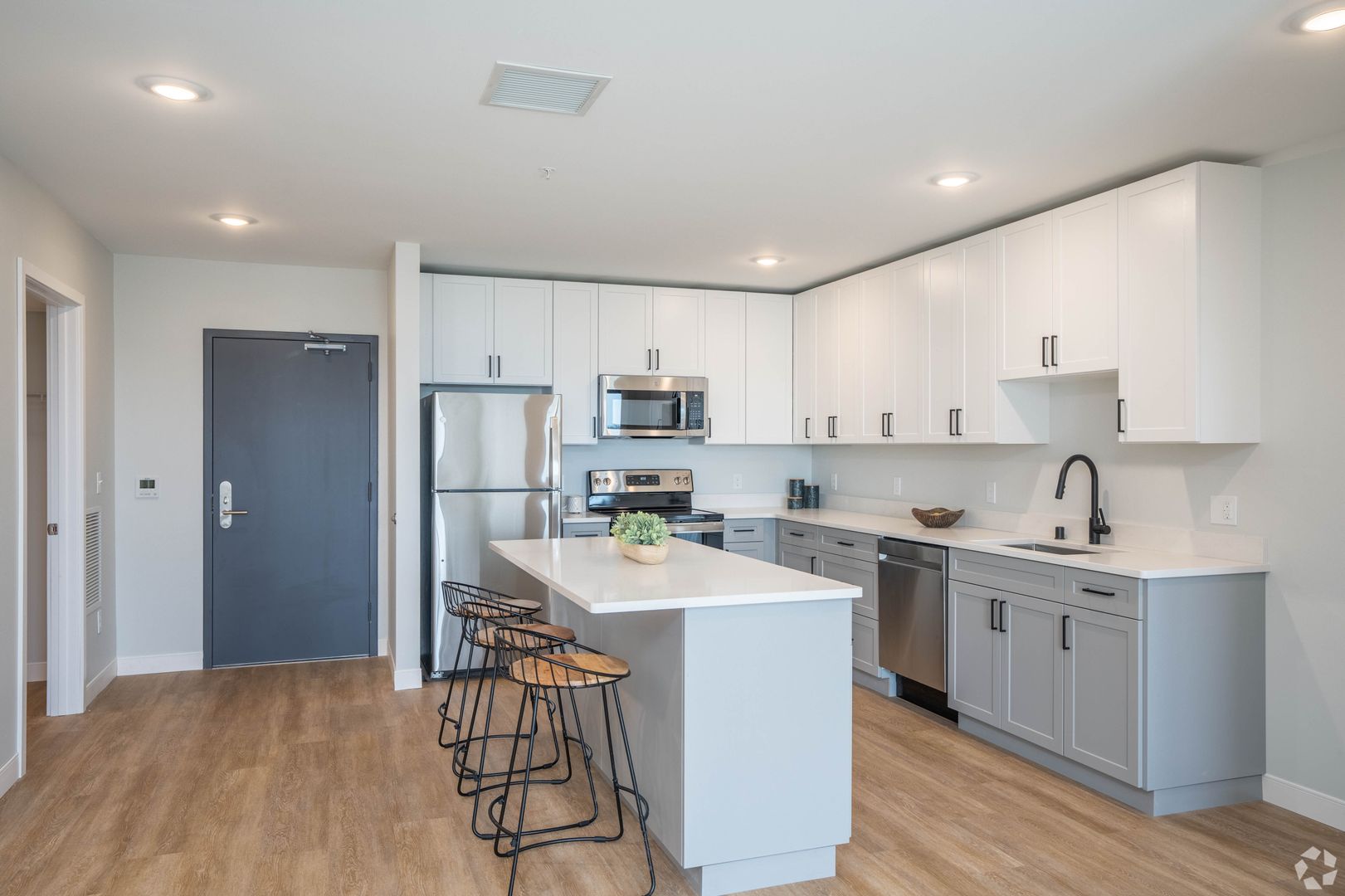 Superior Apartment: 110 E 2nd Street