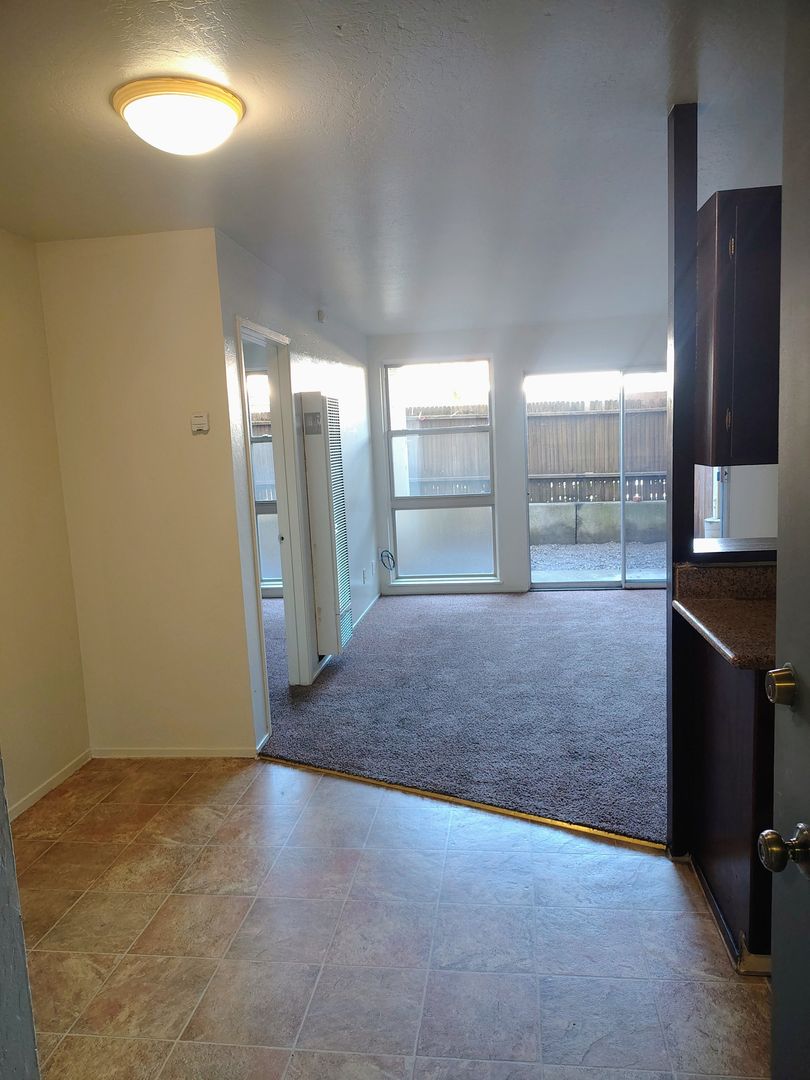 Watsonville Apartment: 615 Blackburn St.