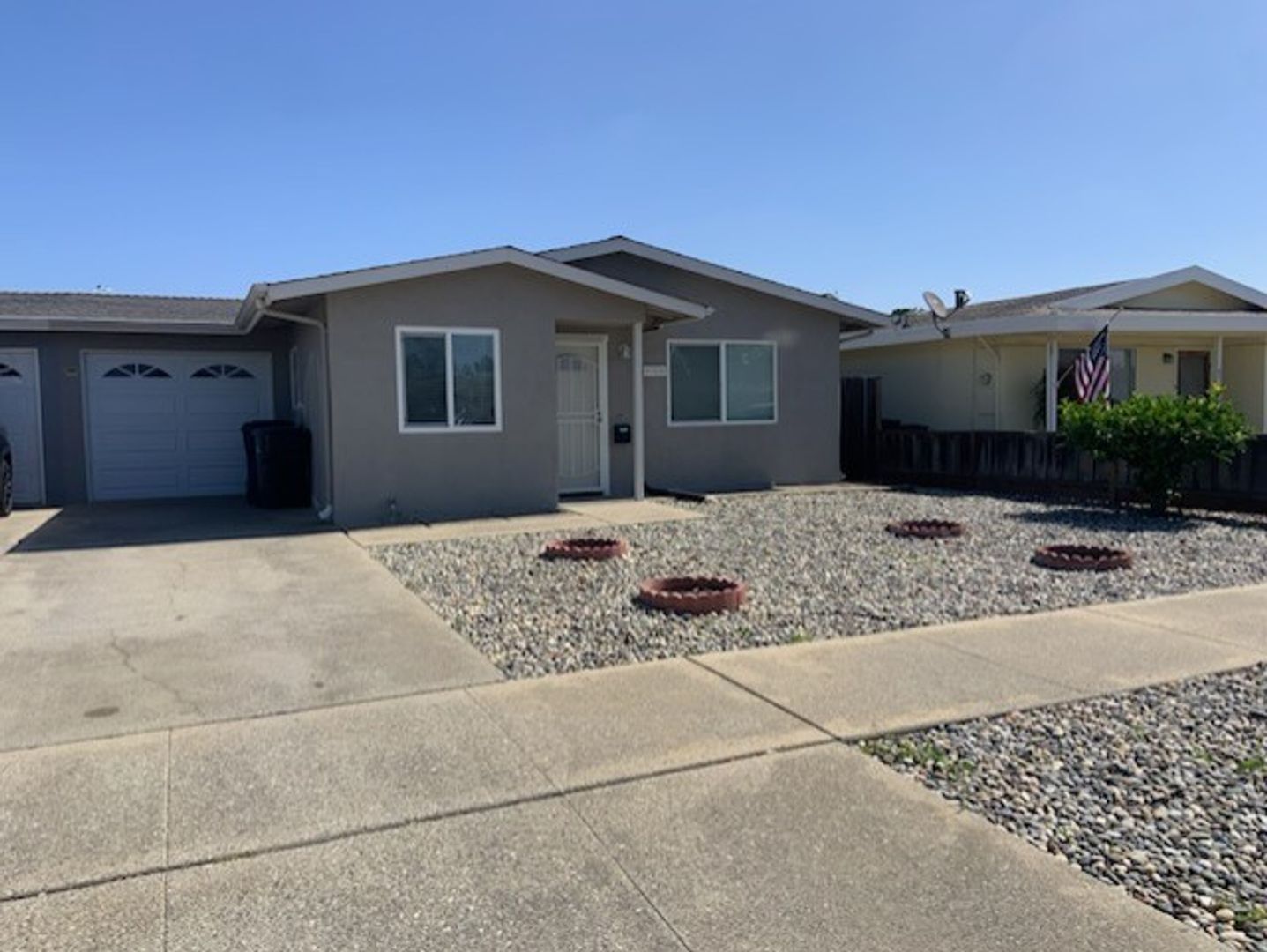 Watsonville House: 656 Bronte Ave