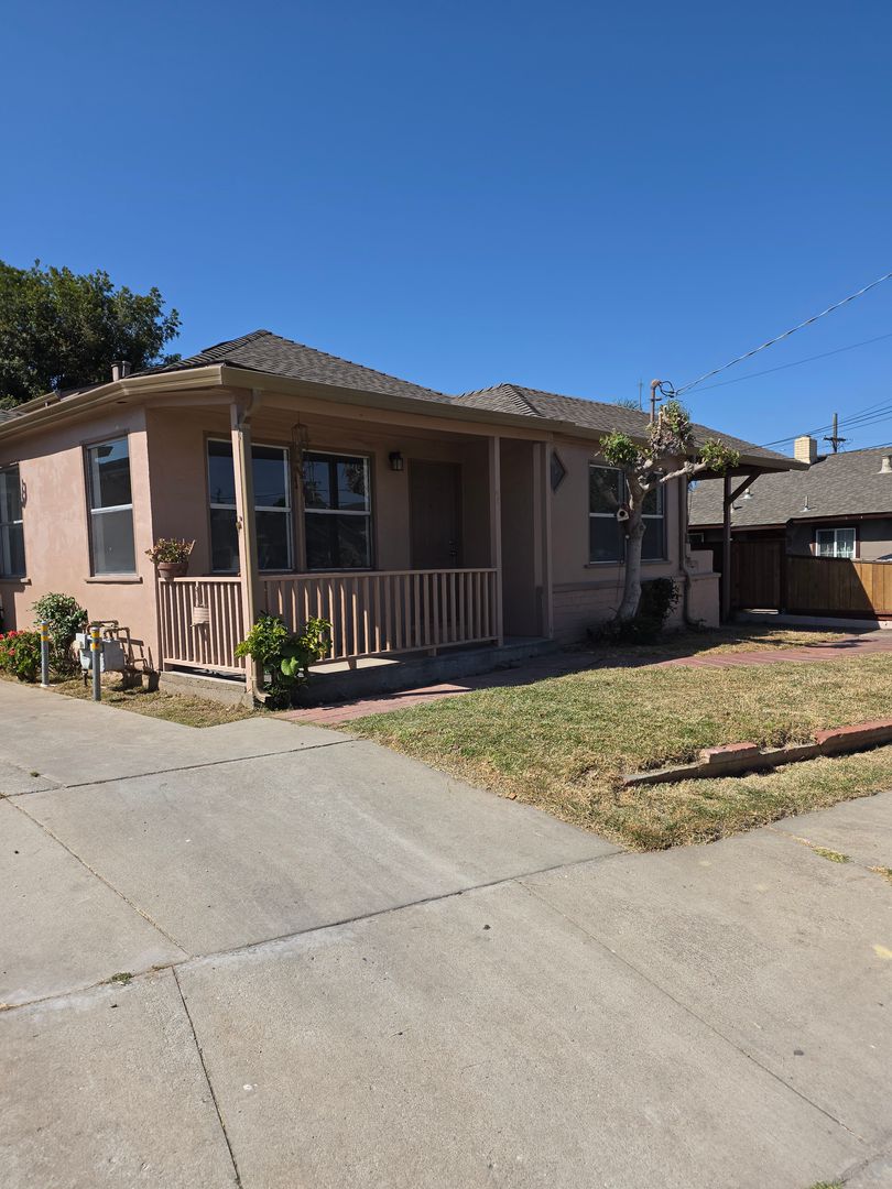 Watsonville Apartment: 23 Broadis St