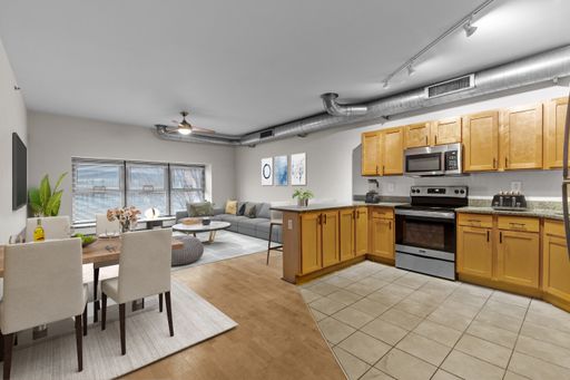 HUGE 3/2 WITH 2 FLOORS! Stainless, Granite, W/D – photo 1