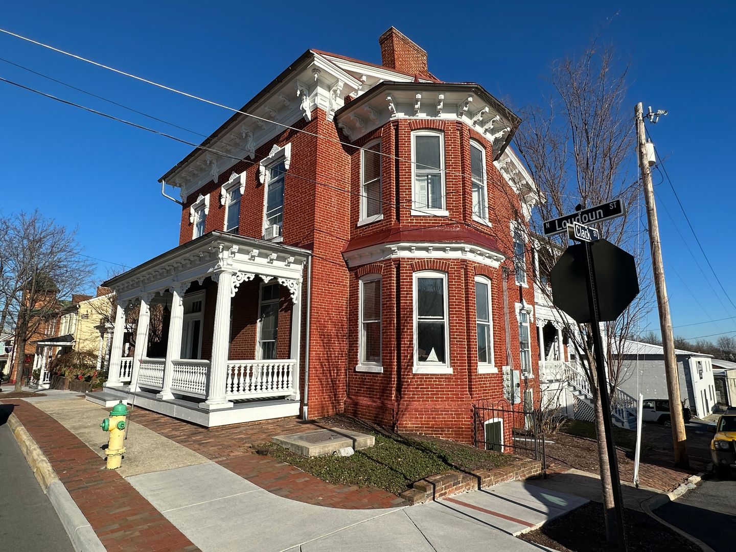 Winchester Apartment: 418 N Loudoun St