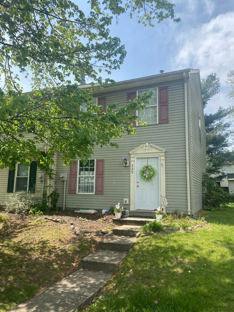 Stephens City House: 327 Georgetown Ct