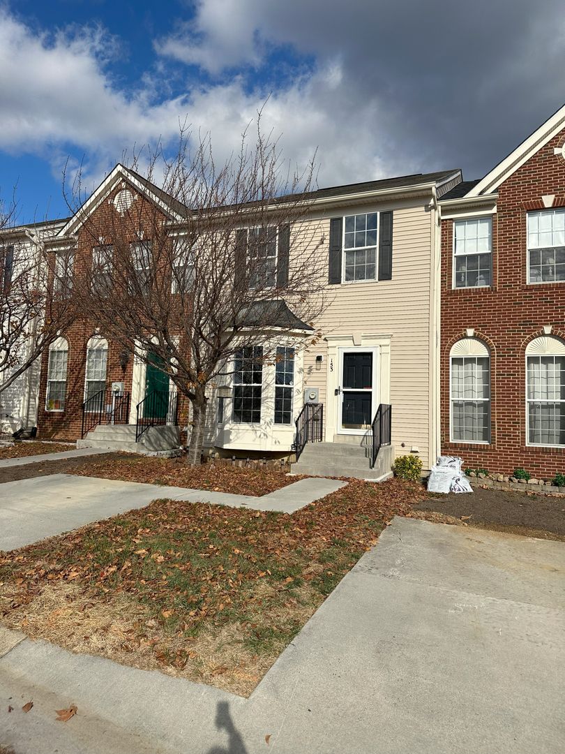 Strasburg House: 153 Oxbow Drive