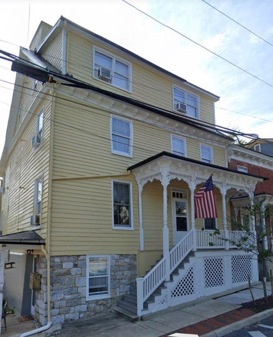 Winchester Apartment: 402 S Cameron St