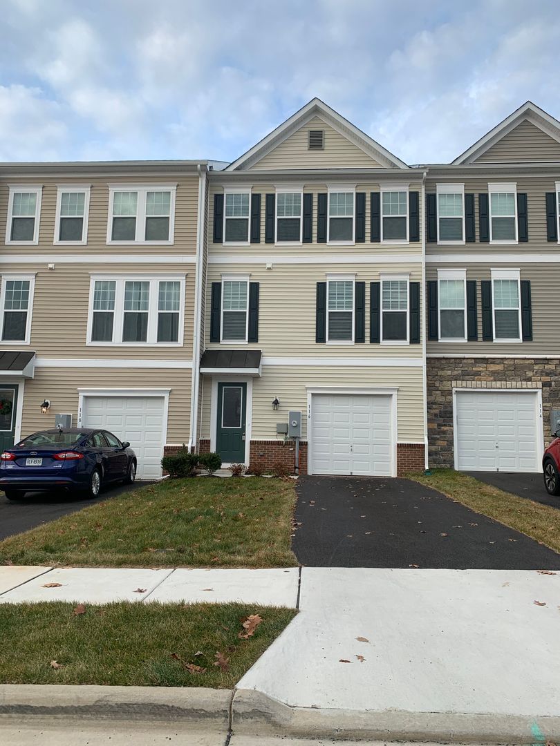 Winchester House: 116 Sequoia Dr