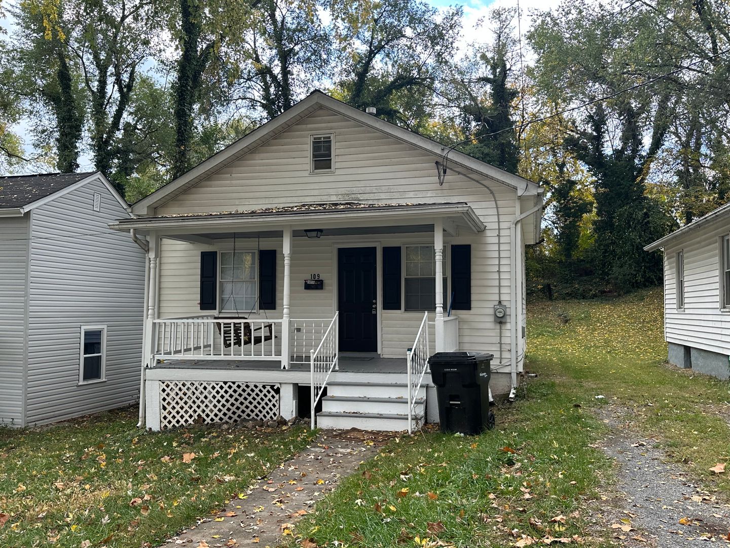 Winchester House: 109 E Pall Mall Street