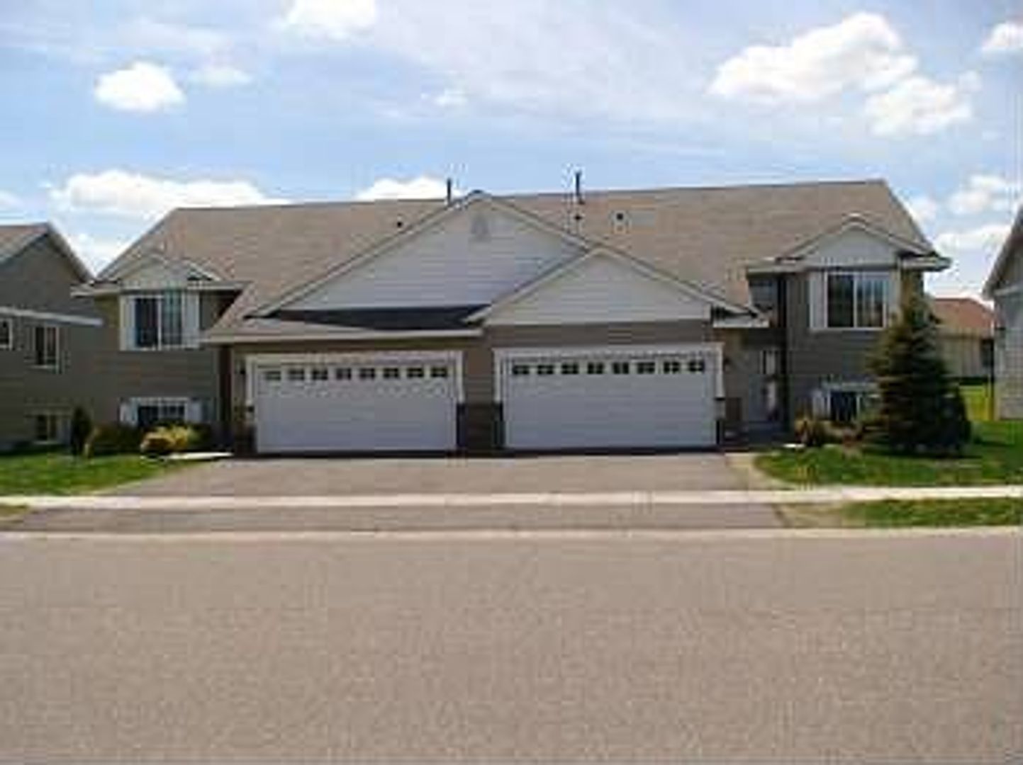 Somerset Townhome: 403 Meadow Lane