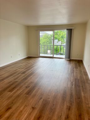 1 Bedroom, 1 Bathroom Apartment – photo 1