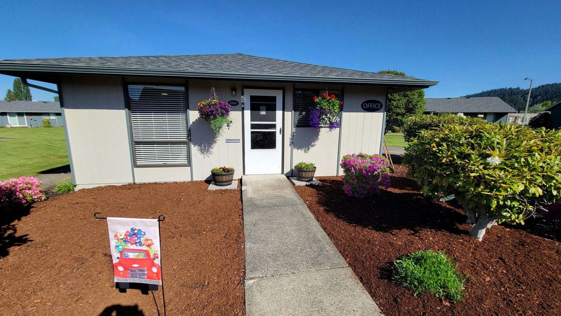 SUMNER Apartment: 15881 64th St E