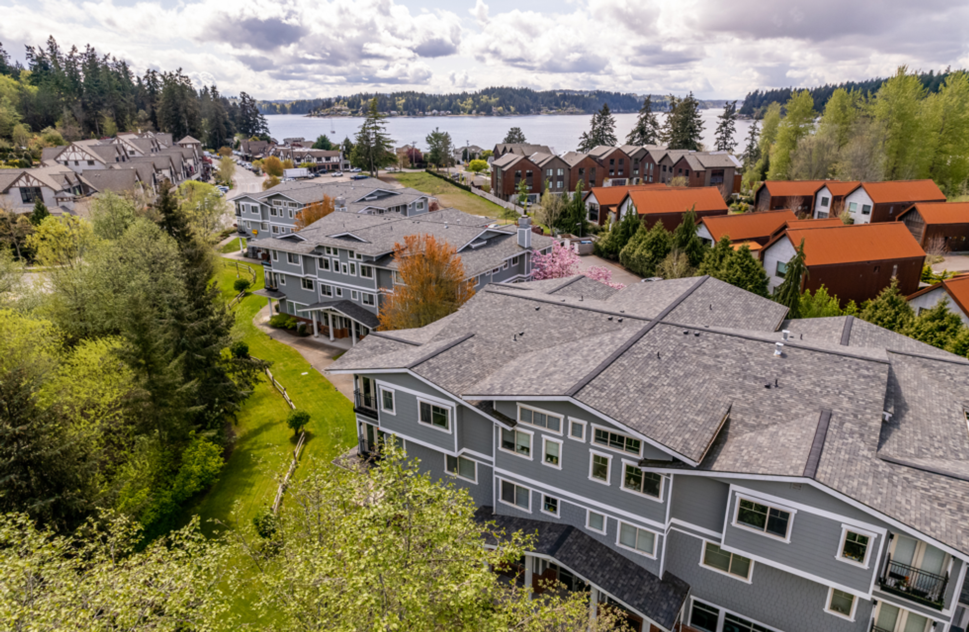BAINBRIDGE ISLAND Apartment: 4779 LYNWOOD CENTER RD NE