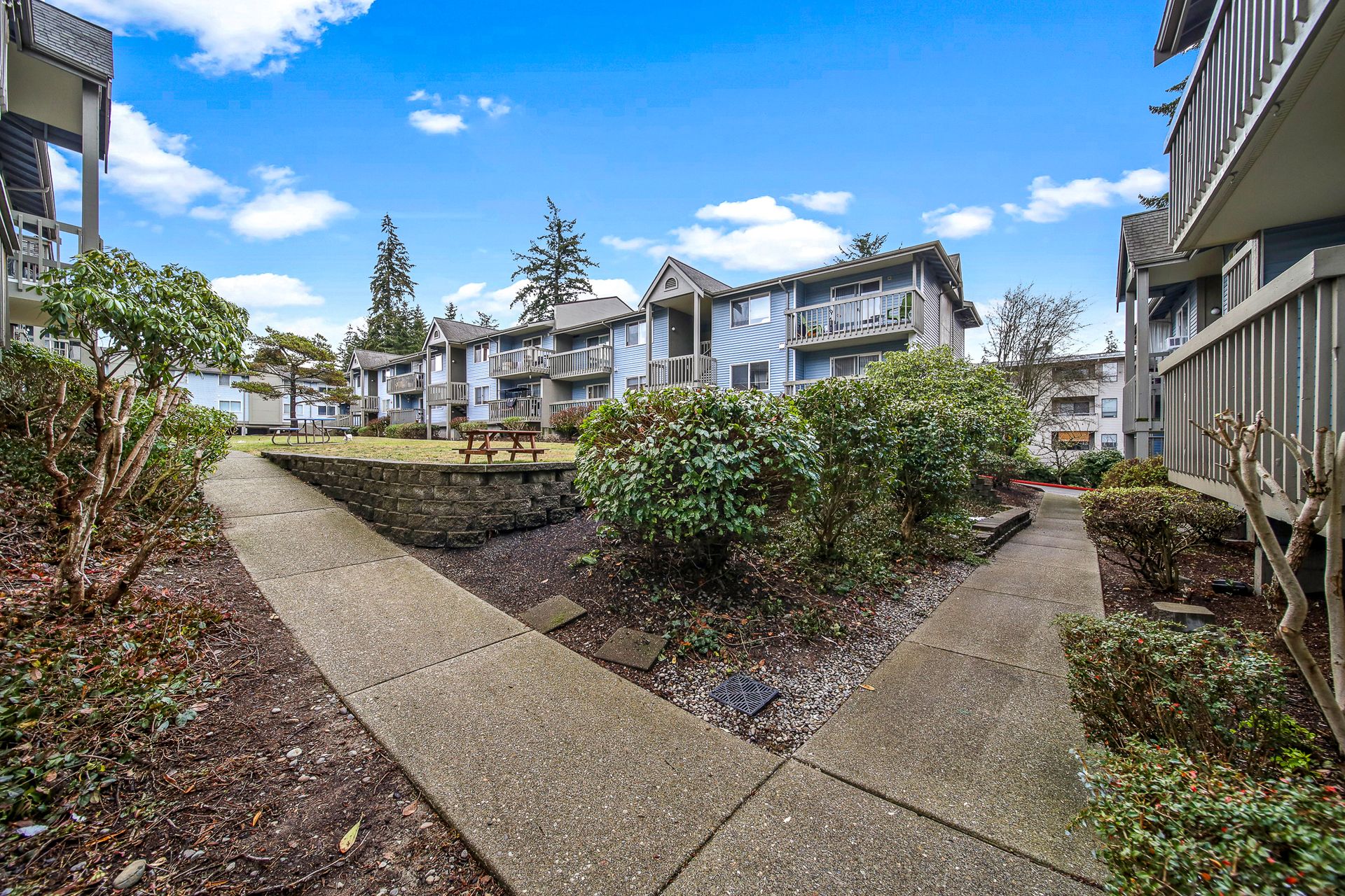 Lynnwood Apartment: 18534 52nd Avenue West