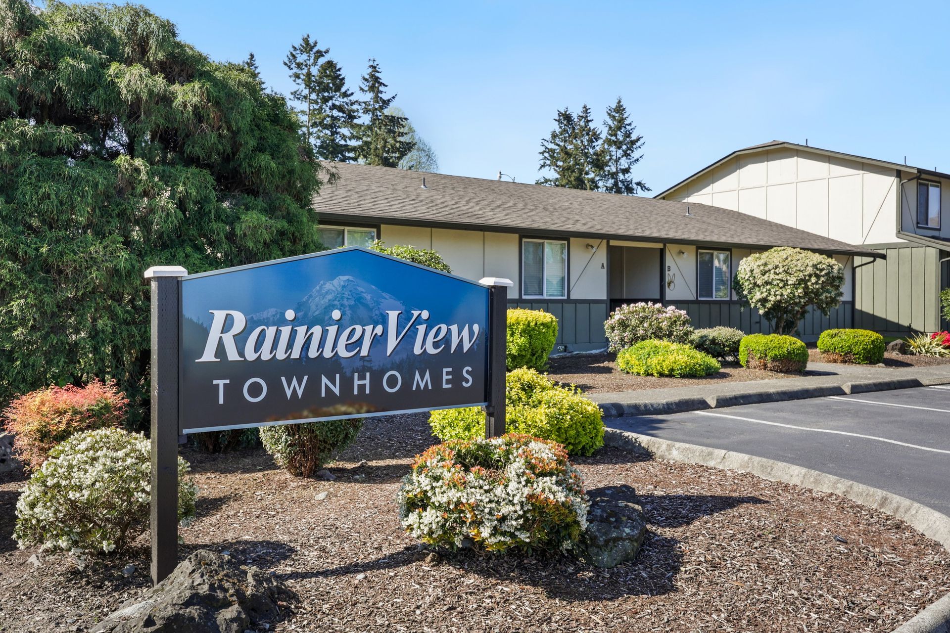 SUMNER Apartment: 5106 PARKER RD. E.