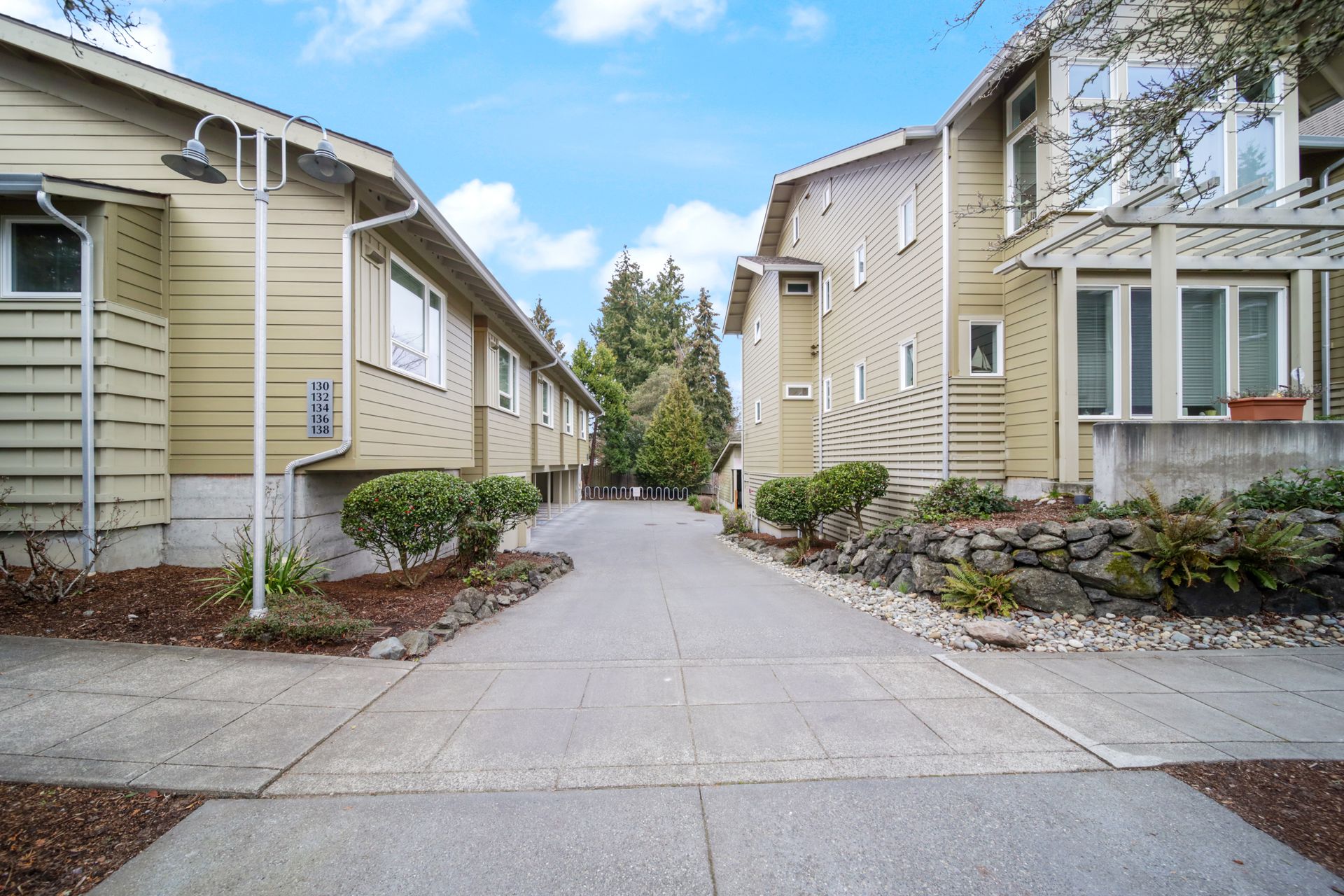 BAINBRIDGE ISLAND Apartment: 325 TORMEY LN NE