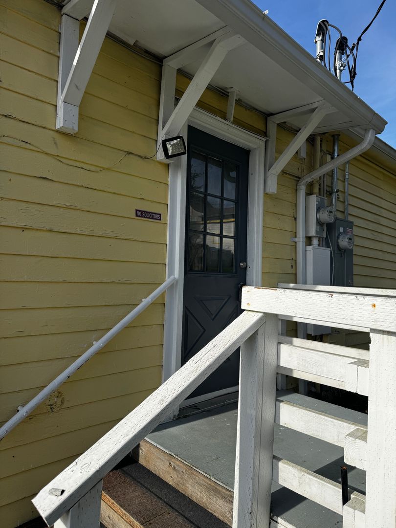 Bremerton Apartment: 3618 Madrona