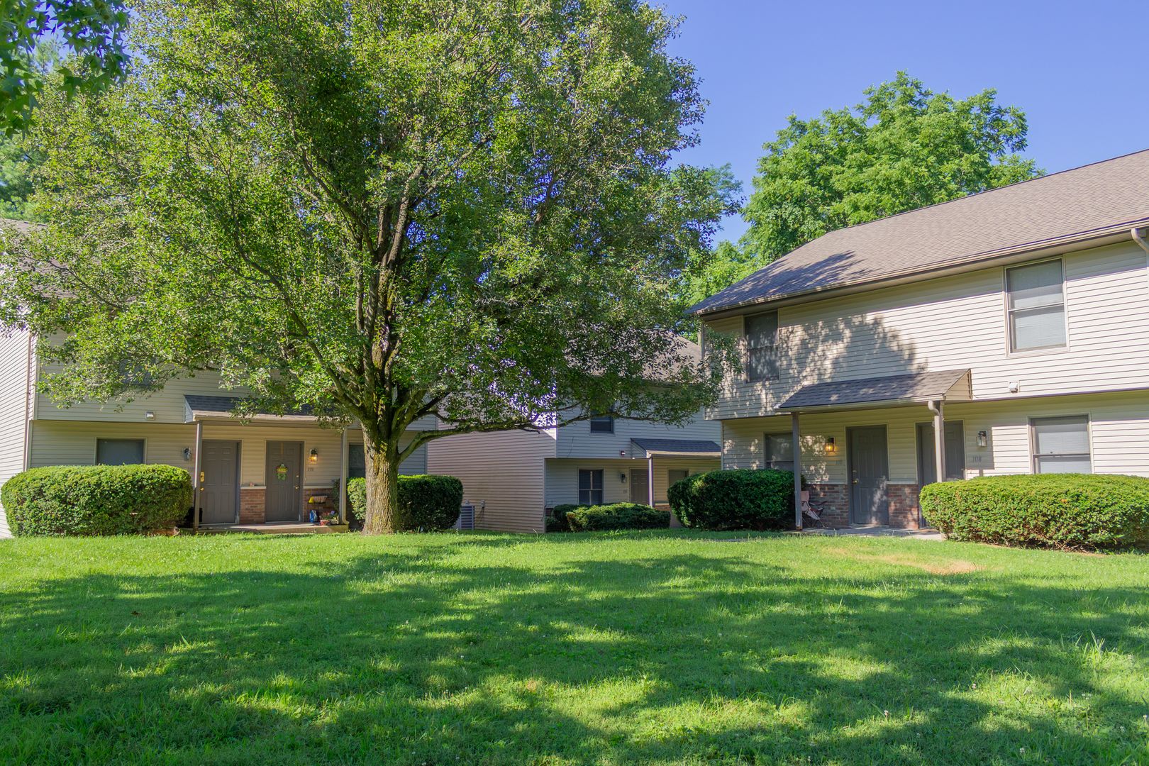 Bloomington Apartment: 108-118 S Westplex Ave