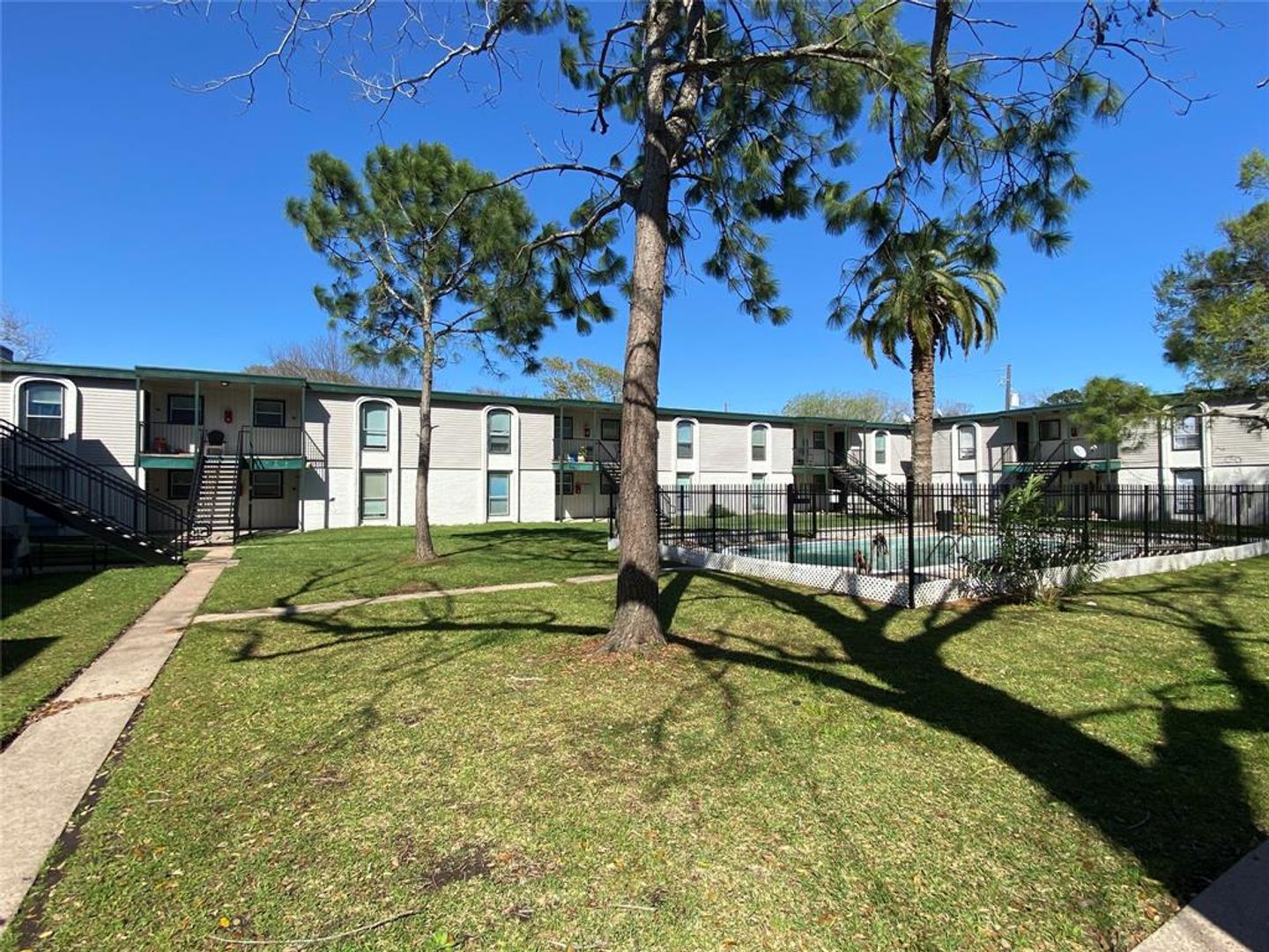 Lake Jackson Apartment: 130 Oyster Creek Dr