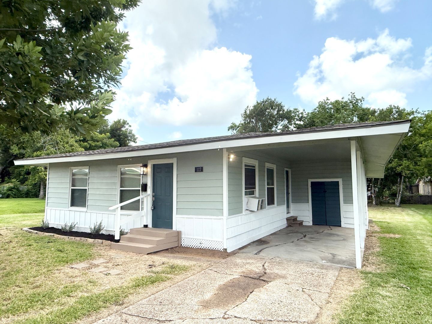 Adorable 2/1 Cottage near Downtown Lake Jackson