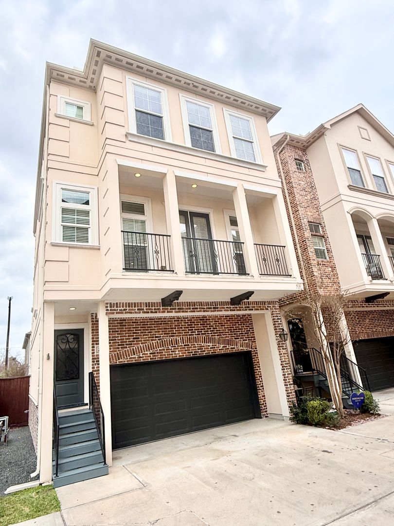 Houston House: 2116 Couch St