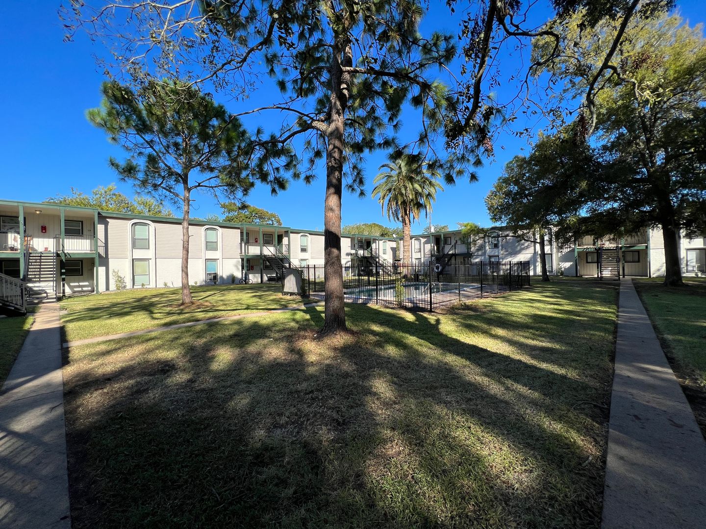 Lake Jackson Apartment: 130 Oyster Creek Dr
