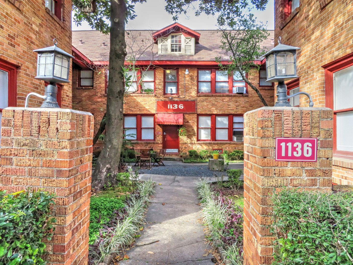 Houston Apartment: 1126-1136 Berthea St.