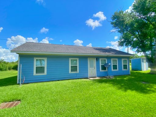 2 Bedroom Apartment – 329 Veselka Rd, Freeport, TX 77541