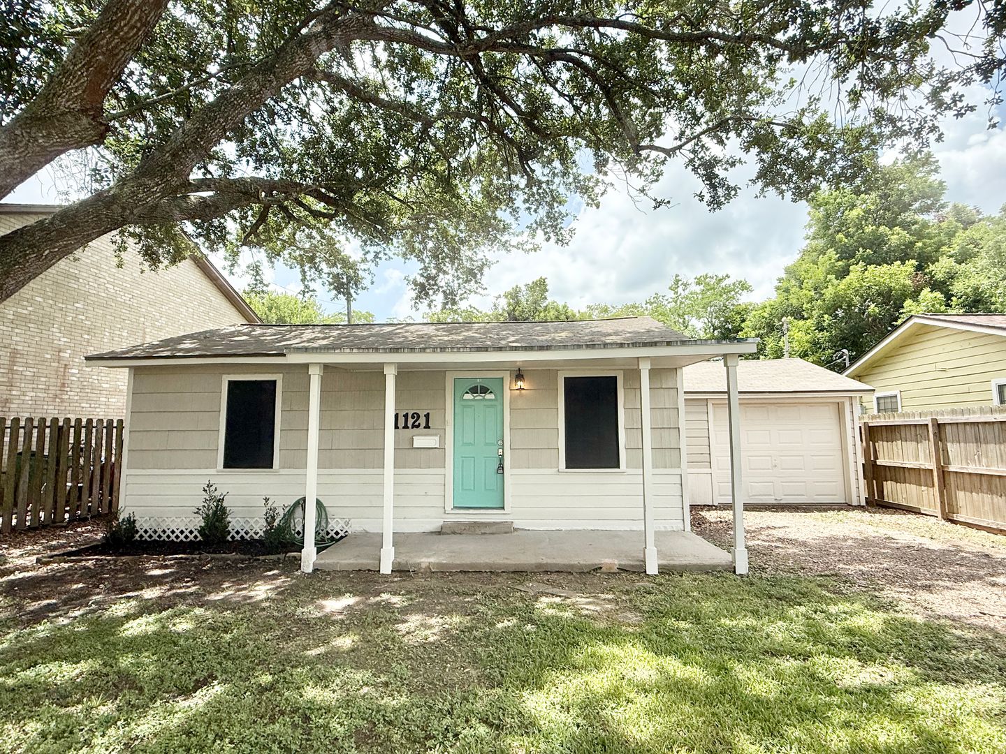 Angleton House: 1121 N Chenango St