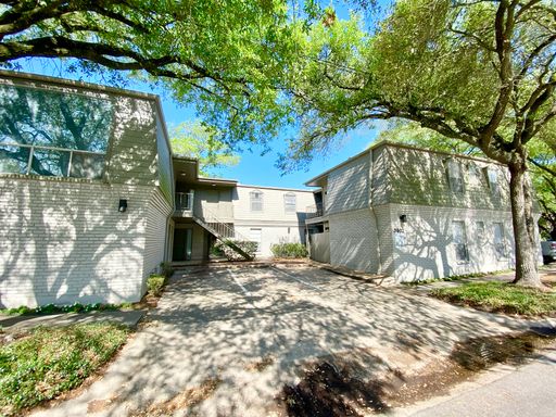 Highly Desirable Upstairs 1/1 in Small Complex Across From the Menil Collection! – photo 1