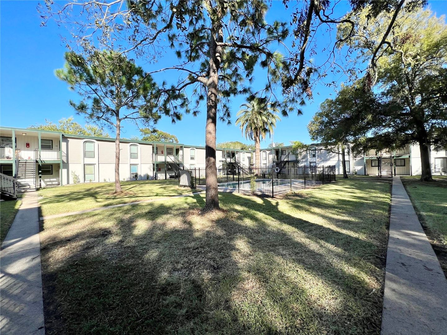Lake Jackson Apartment: 130 Oyster Creek Dr