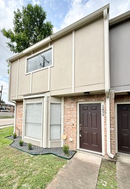 Gorgeous 2/2.5/2 Townhome in Spring Branch – photo 1