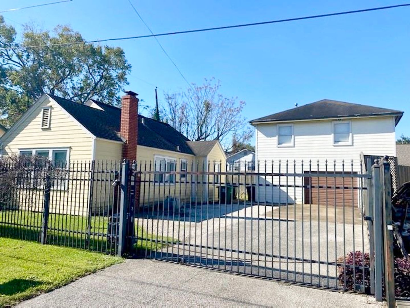 Houston Apartment: 1911 Bradshaw St.