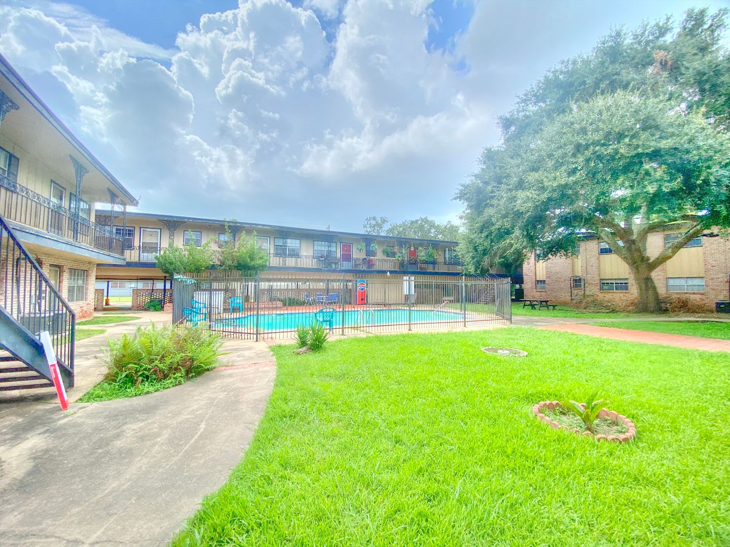 Bay City Apartment: 2400 5th St.