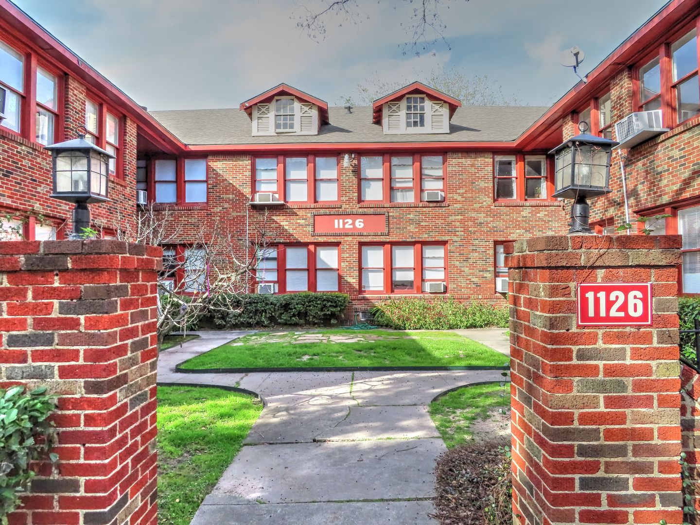 Houston Apartment: 1126-1136 Berthea St.