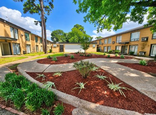 Free Rent! Very cute downstairs 1/1 in charming 84 unit bayou front complex! – photo 1