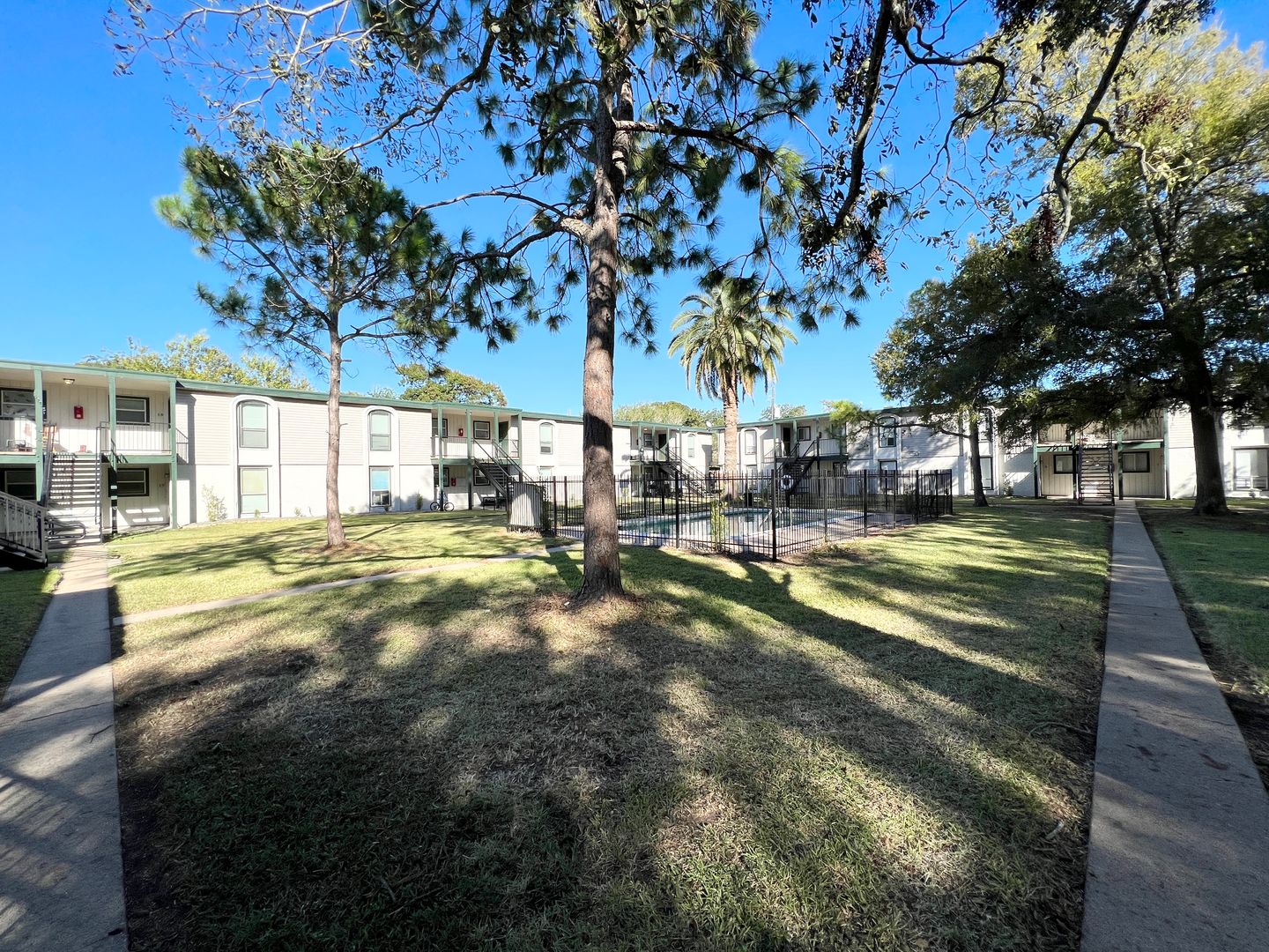 Lake Jackson Apartment: 130 Oyster Creek Dr