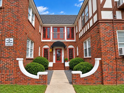 1 Bedroom Apartment – 3920 Fannin, # 205, Houston, TX 77004