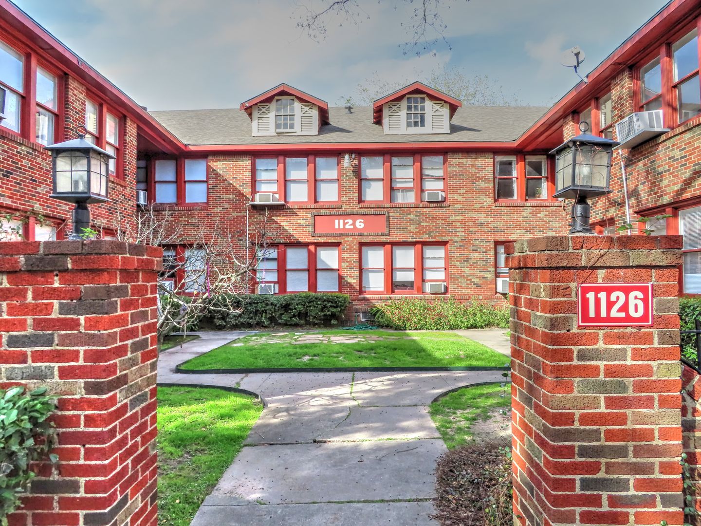 Houston Apartment: 1126-1136 Berthea St.