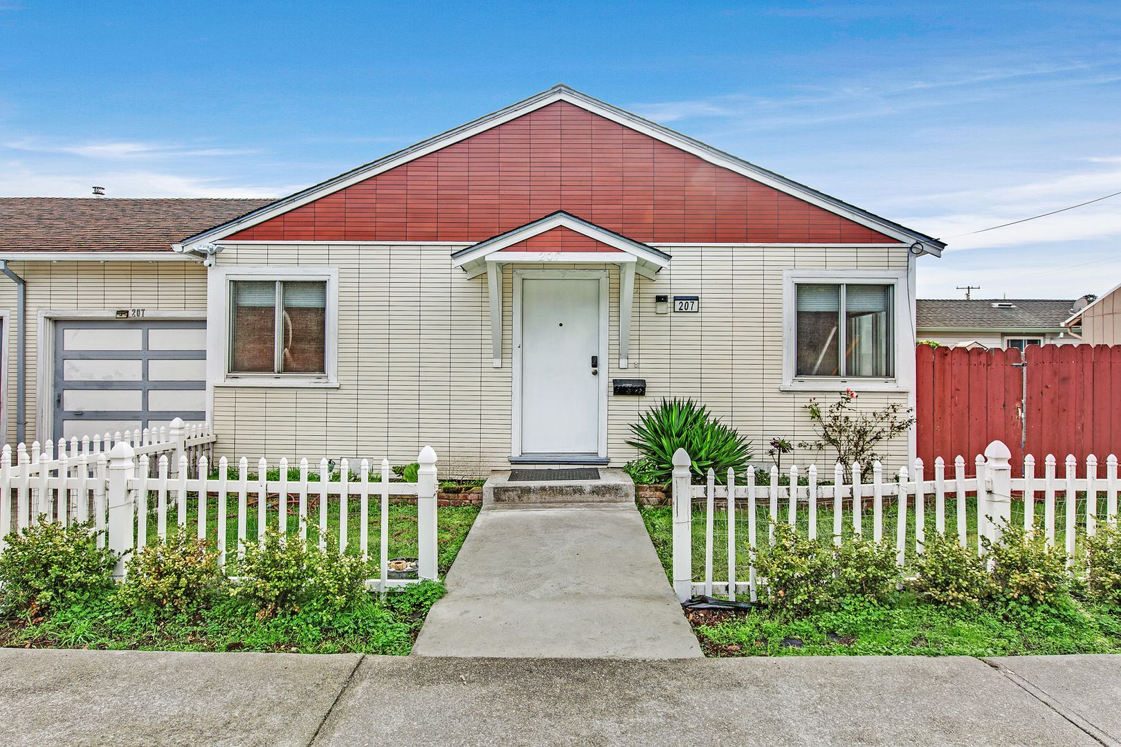 San Bruno House: 207 Forest Lane